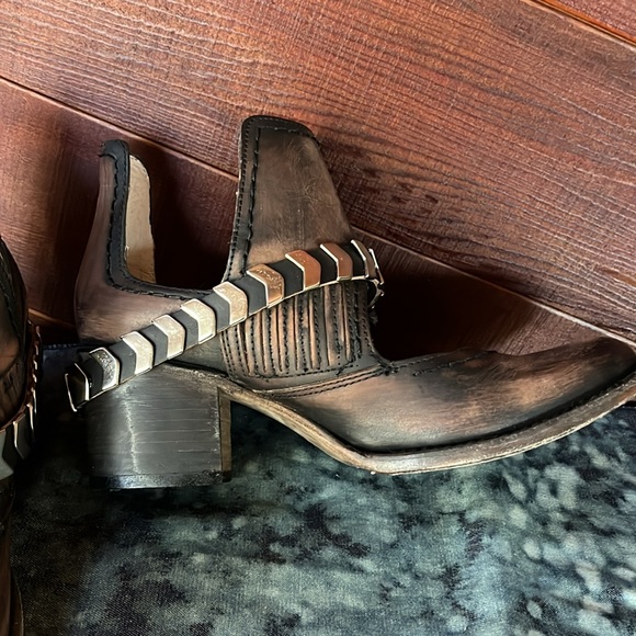 Freebird Blade Distressed Booties - Picture 5 of 15